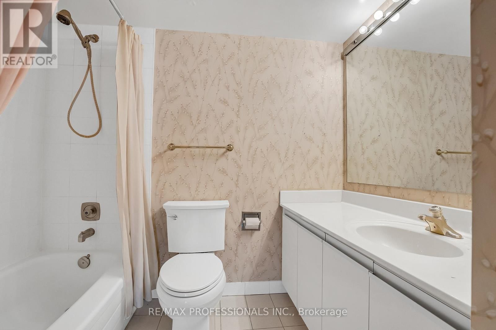 2005 - 33 ELMHURST AVENUE Image 35