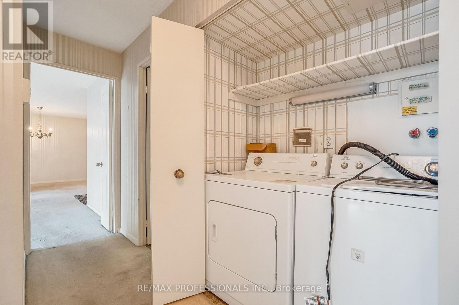 2005 - 33 ELMHURST AVENUE Image 36