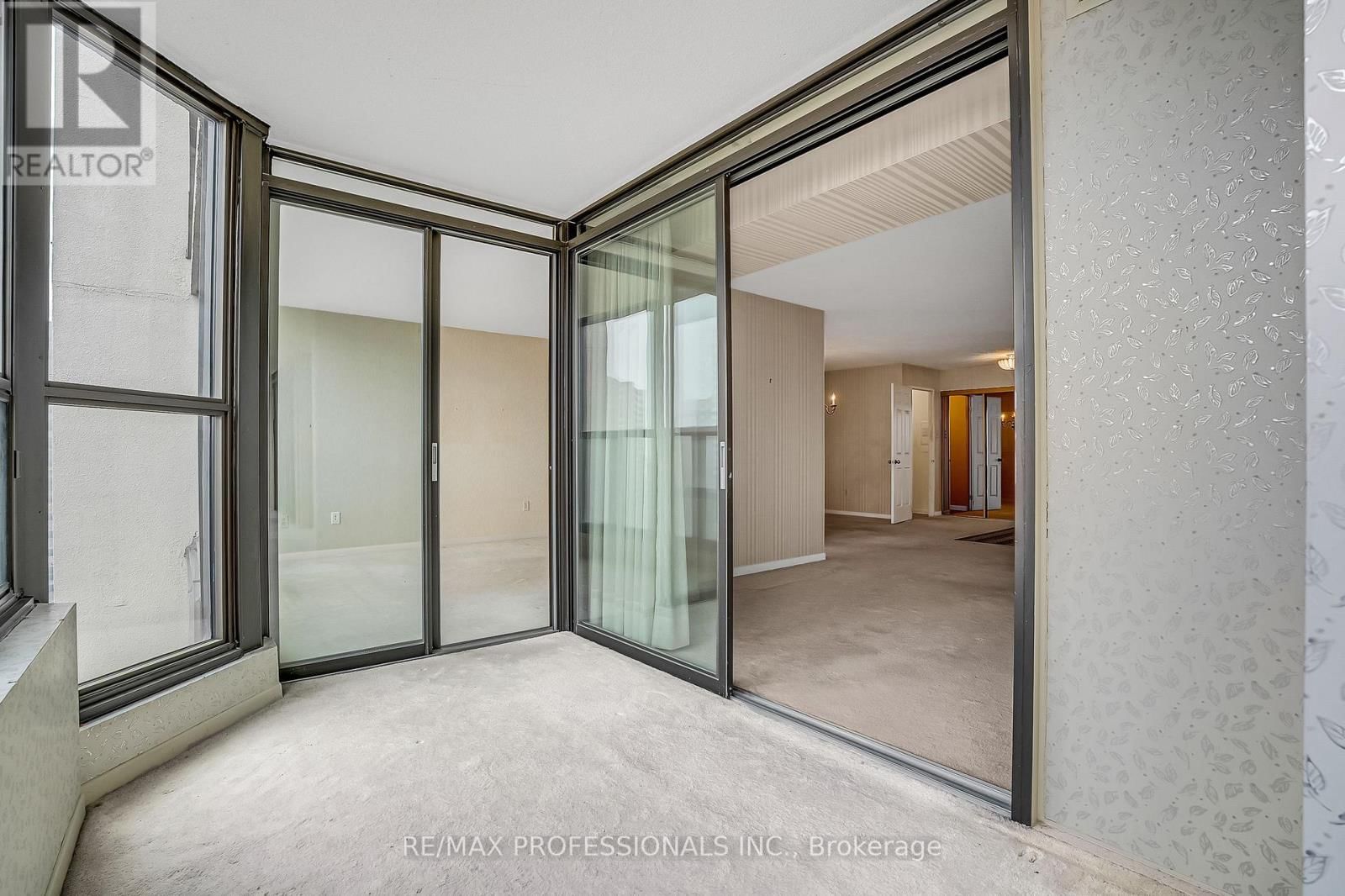 2005 - 33 ELMHURST AVENUE Image 37