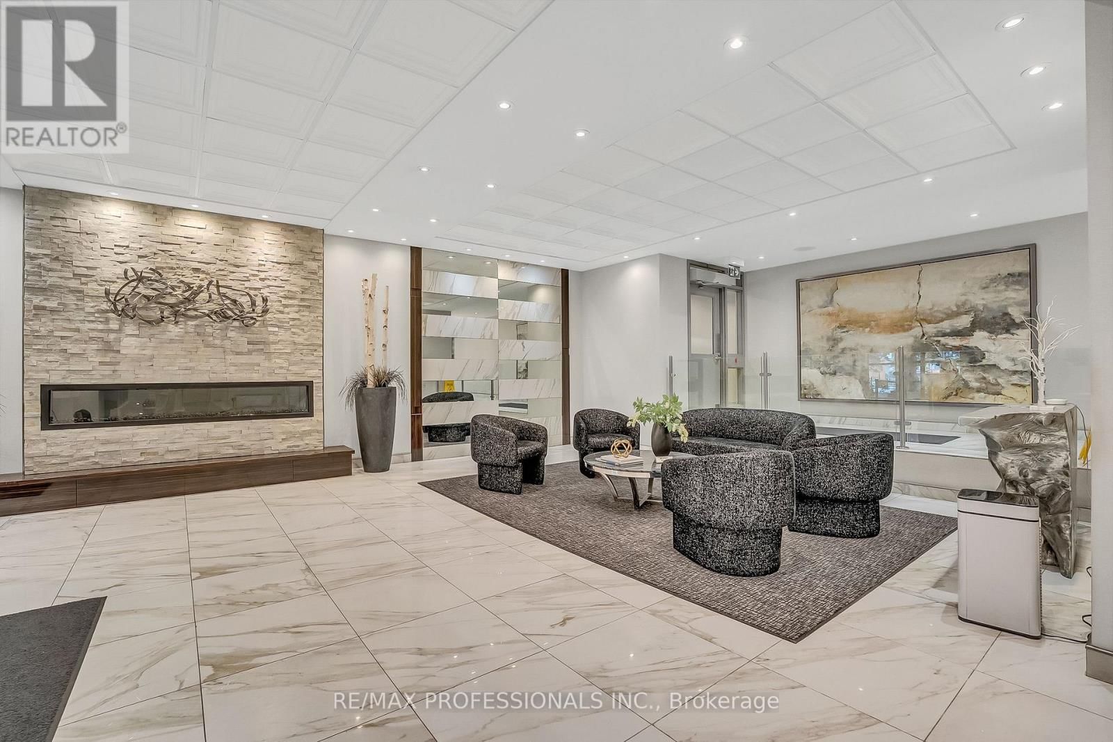 2005 - 33 ELMHURST AVENUE Image 4