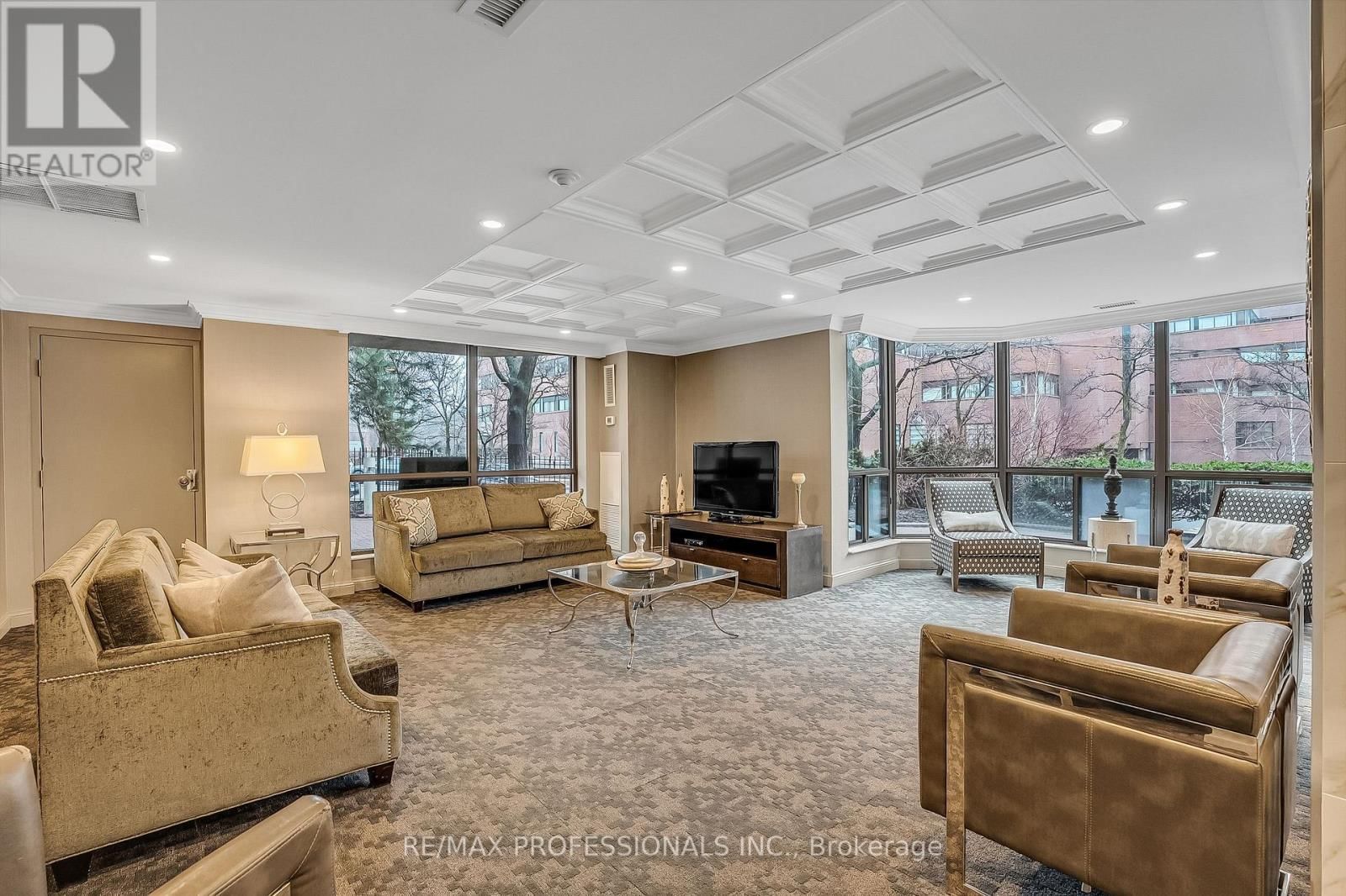 2005 - 33 ELMHURST AVENUE Image 42