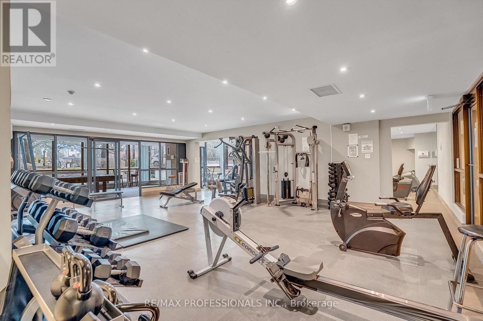 2005 - 33 ELMHURST AVENUE Image 43