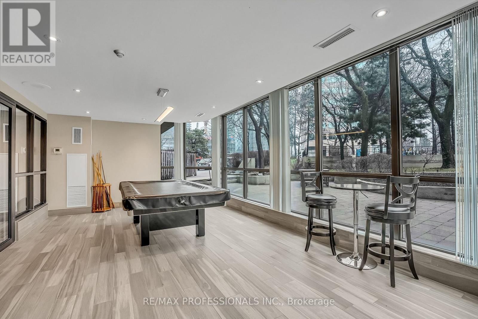 2005 - 33 ELMHURST AVENUE Image 45