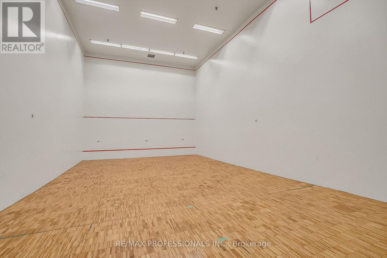 2005 - 33 ELMHURST AVENUE Image 46