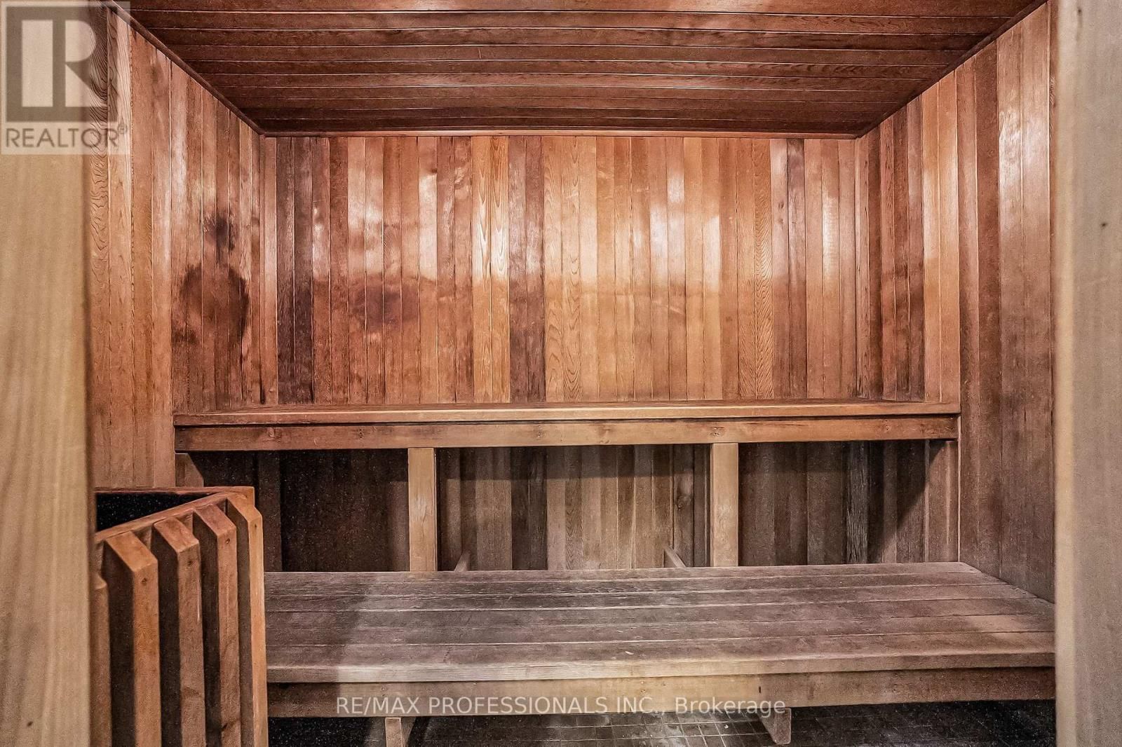 2005 - 33 ELMHURST AVENUE Image 48