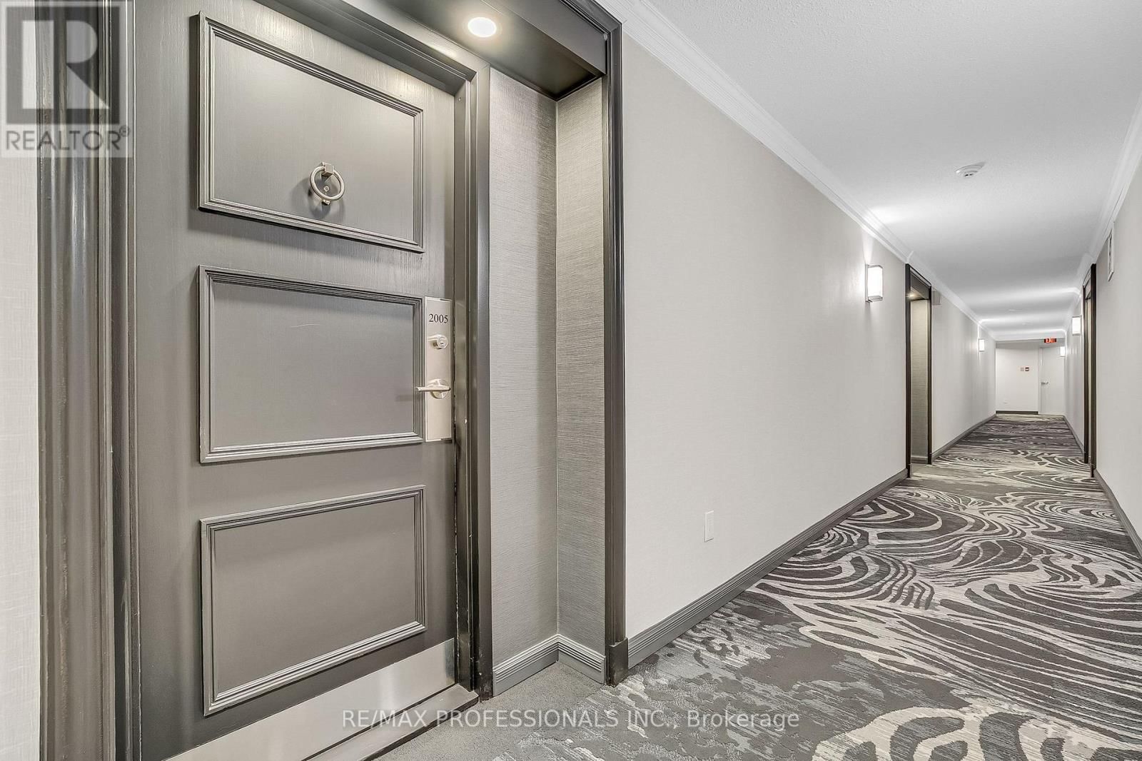 2005 - 33 ELMHURST AVENUE Image 6