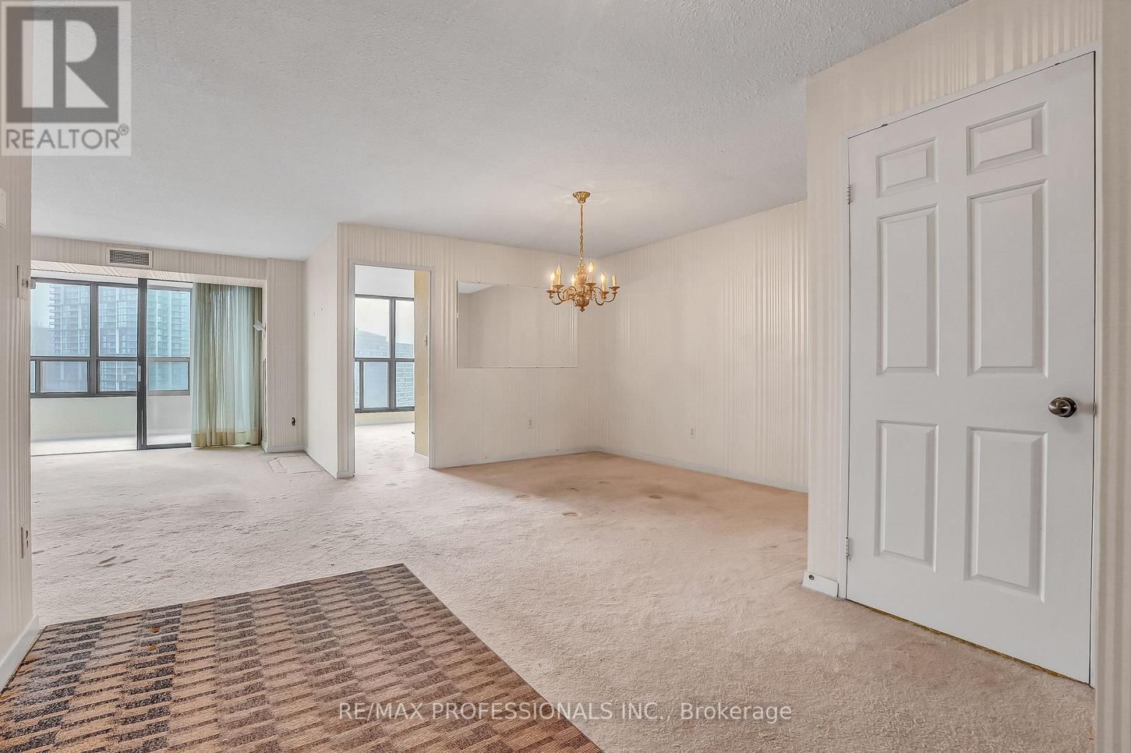 2005 - 33 ELMHURST AVENUE Image 7