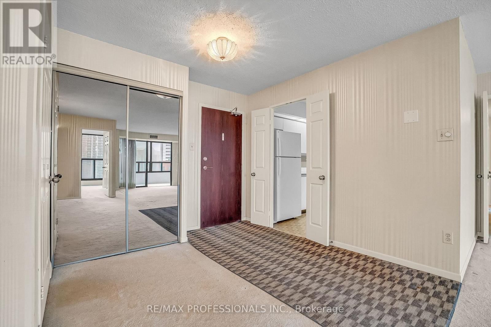 2005 - 33 ELMHURST AVENUE Image 8