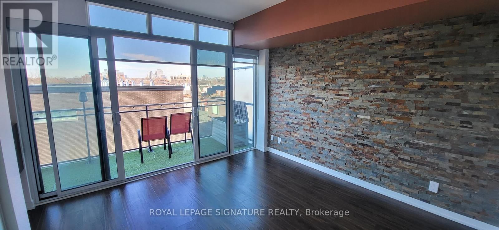 415 - 205 MANNING AVENUE Image 18