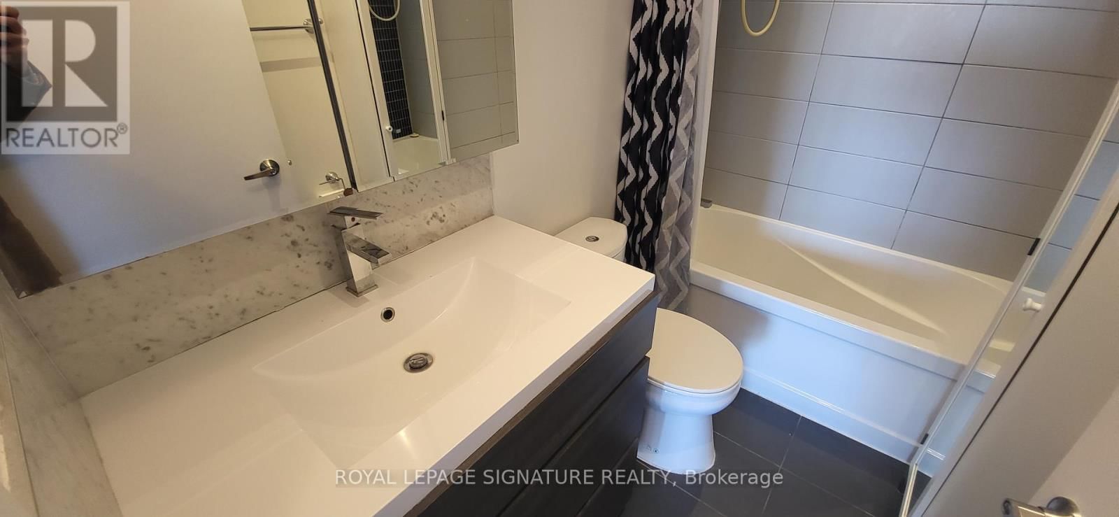 415 - 205 MANNING AVENUE Image 19