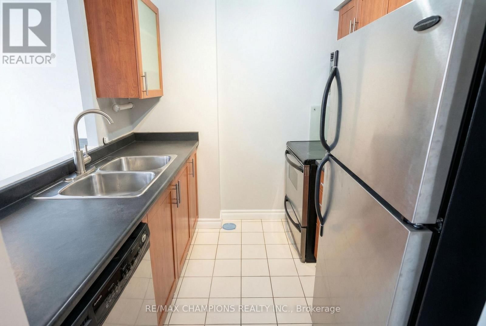 1101 - 117 GERRARD STREET Image 3