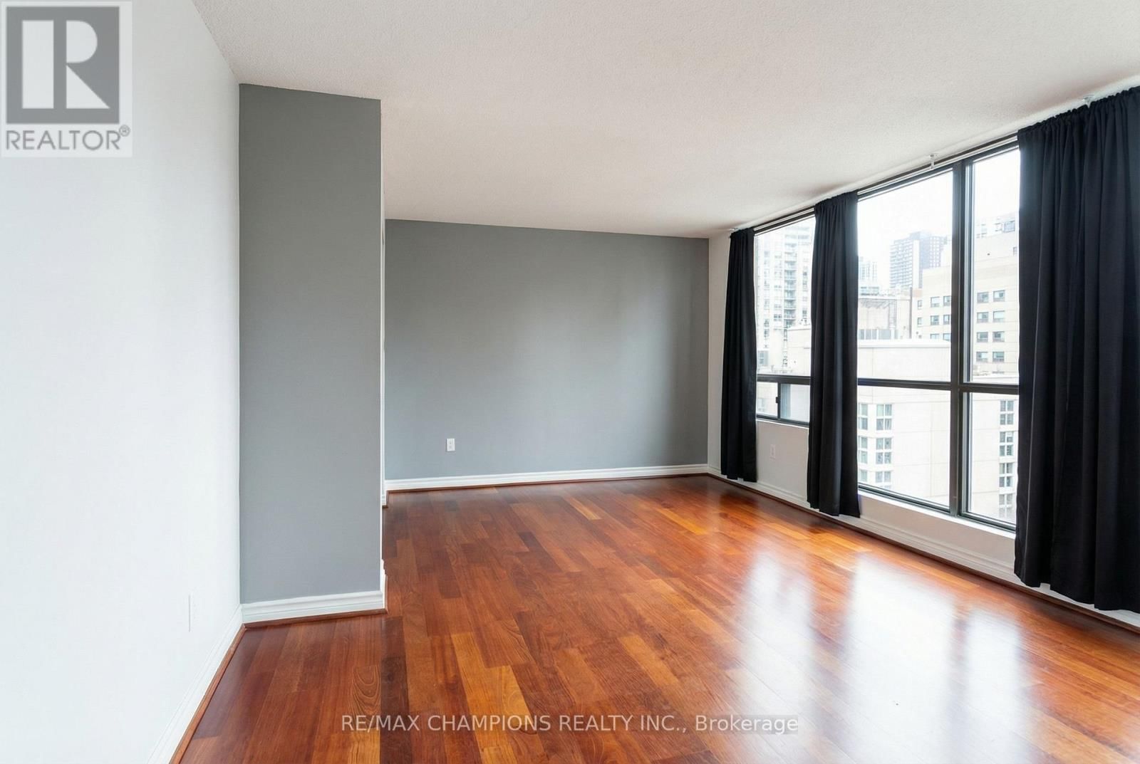 1101 - 117 GERRARD STREET Image 5