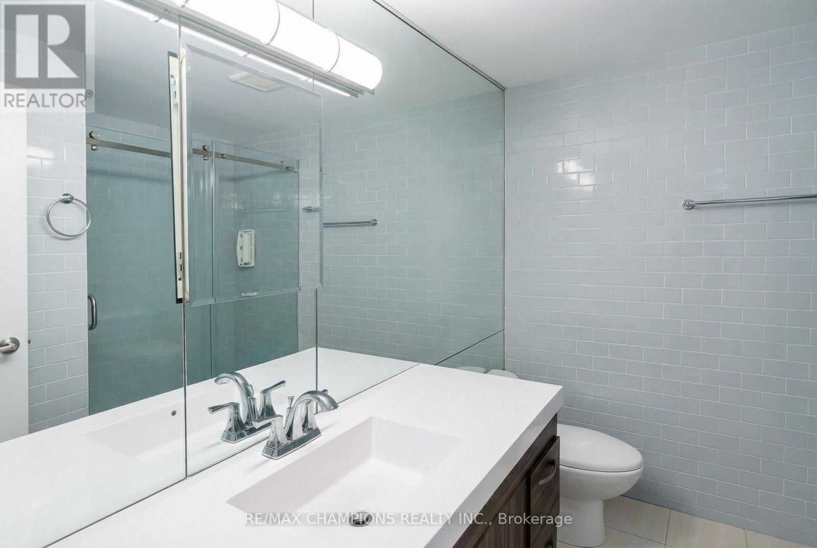 1101 - 117 GERRARD STREET Image 7