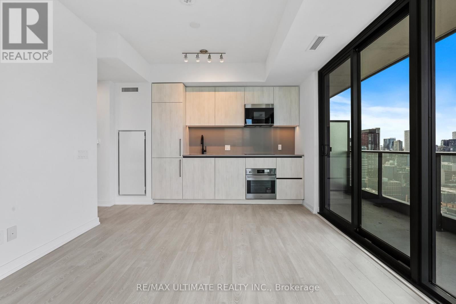 3011 - 35 PARLIAMENT AVENUE Image 8