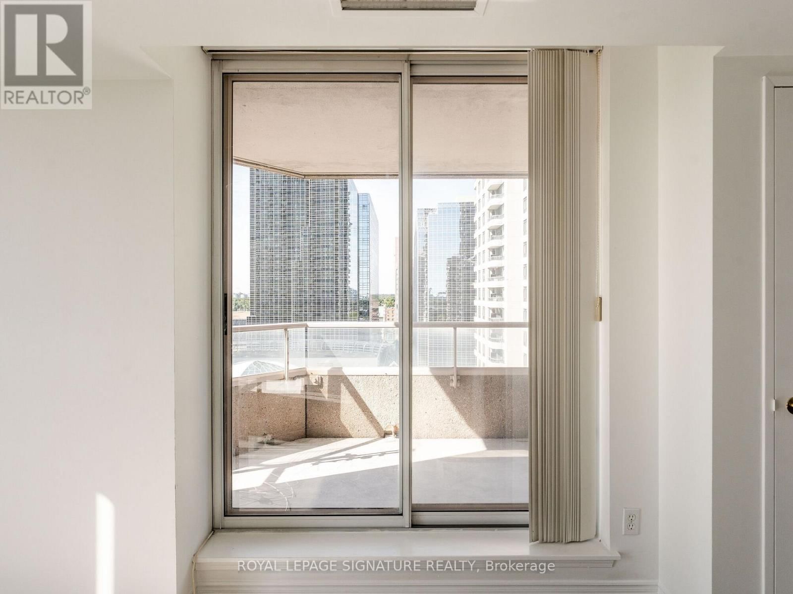 1707 - 35 EMPRESS AVENUE Image 30