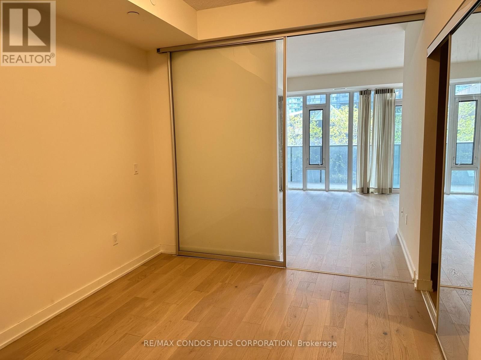 518 - 330 RICHMOND STREET WEST Image 11