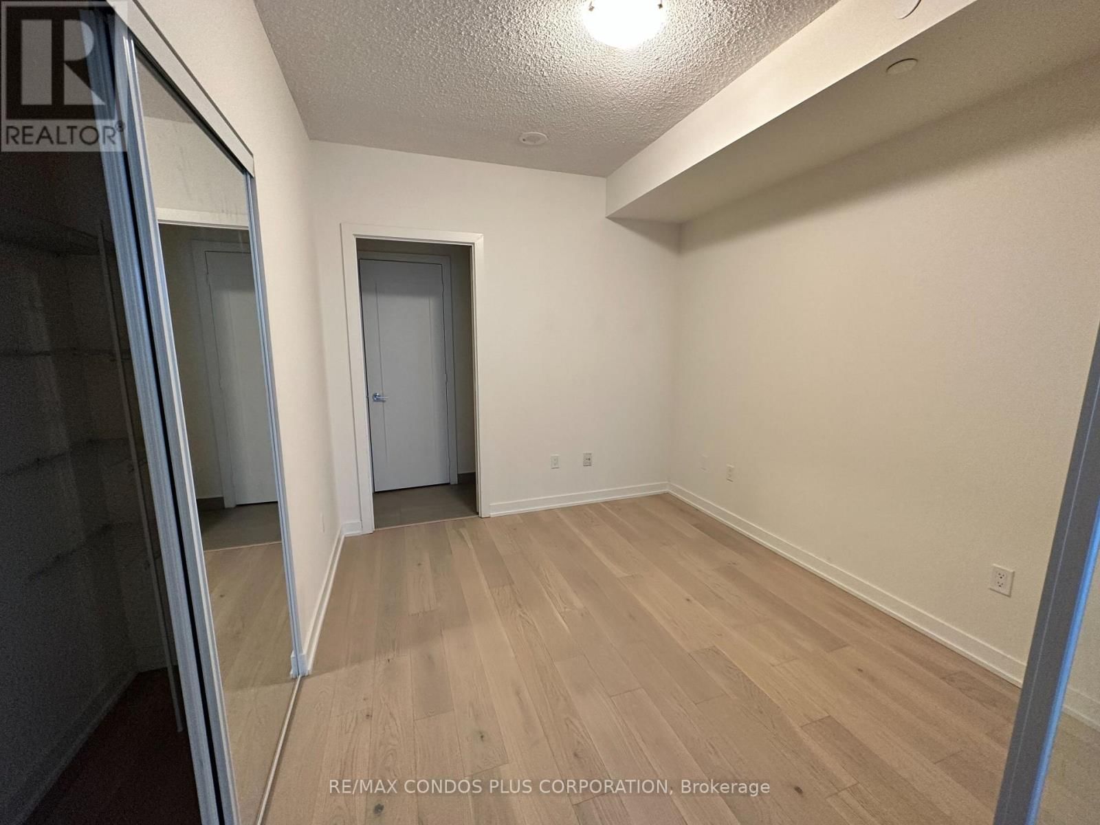 518 - 330 RICHMOND STREET WEST Image 12