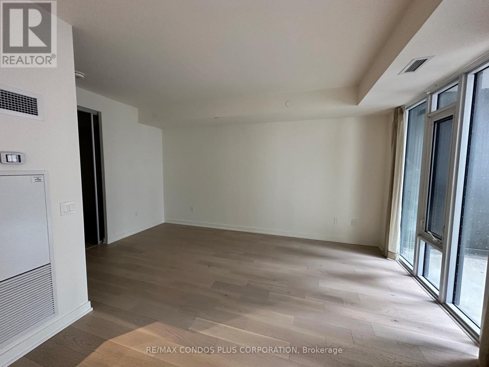 518 - 330 RICHMOND STREET WEST Image 8