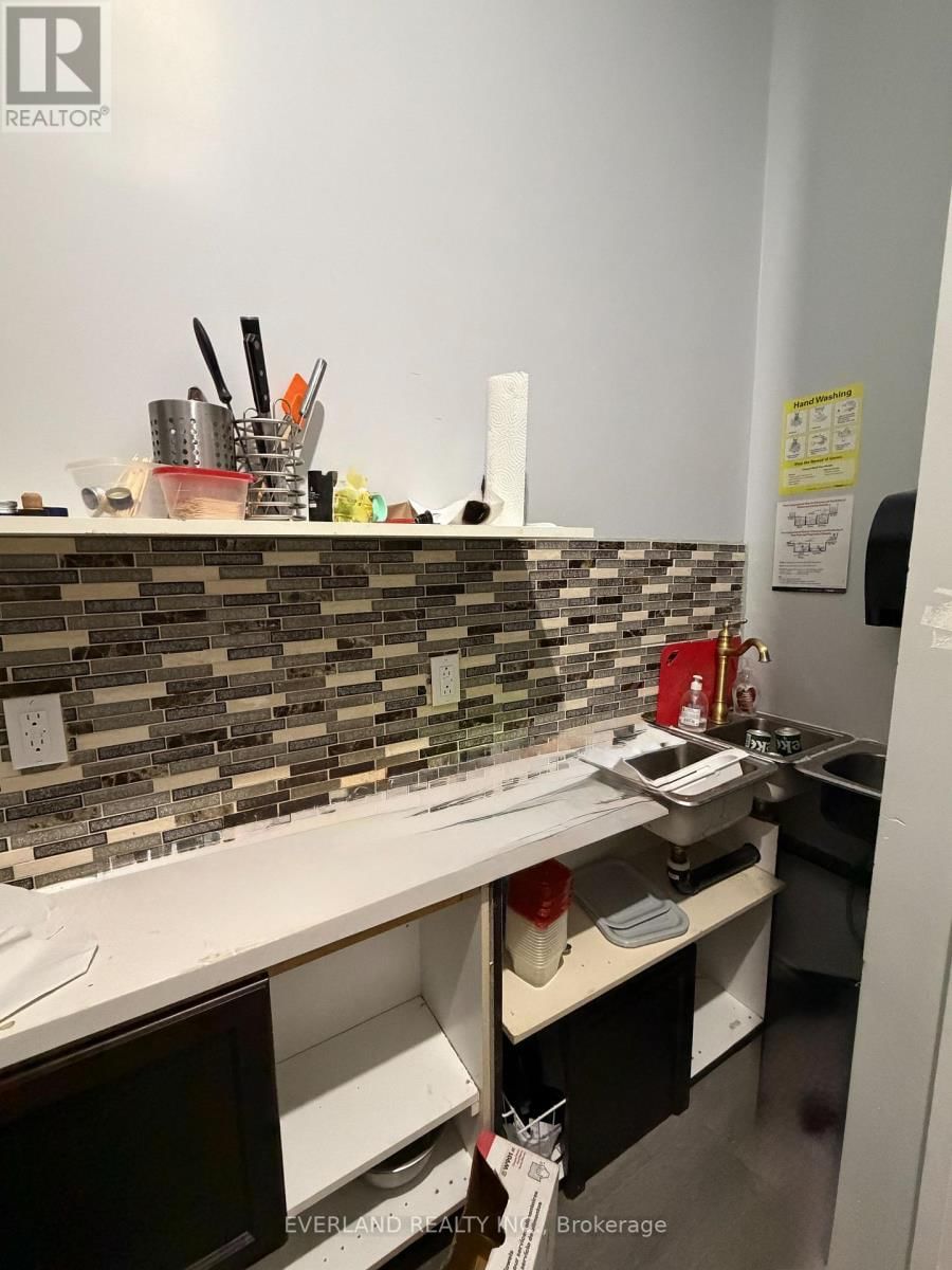 Ground - 850 BATHURST STREET Image 12