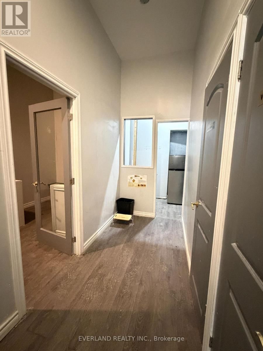 Ground - 850 BATHURST STREET Image 9