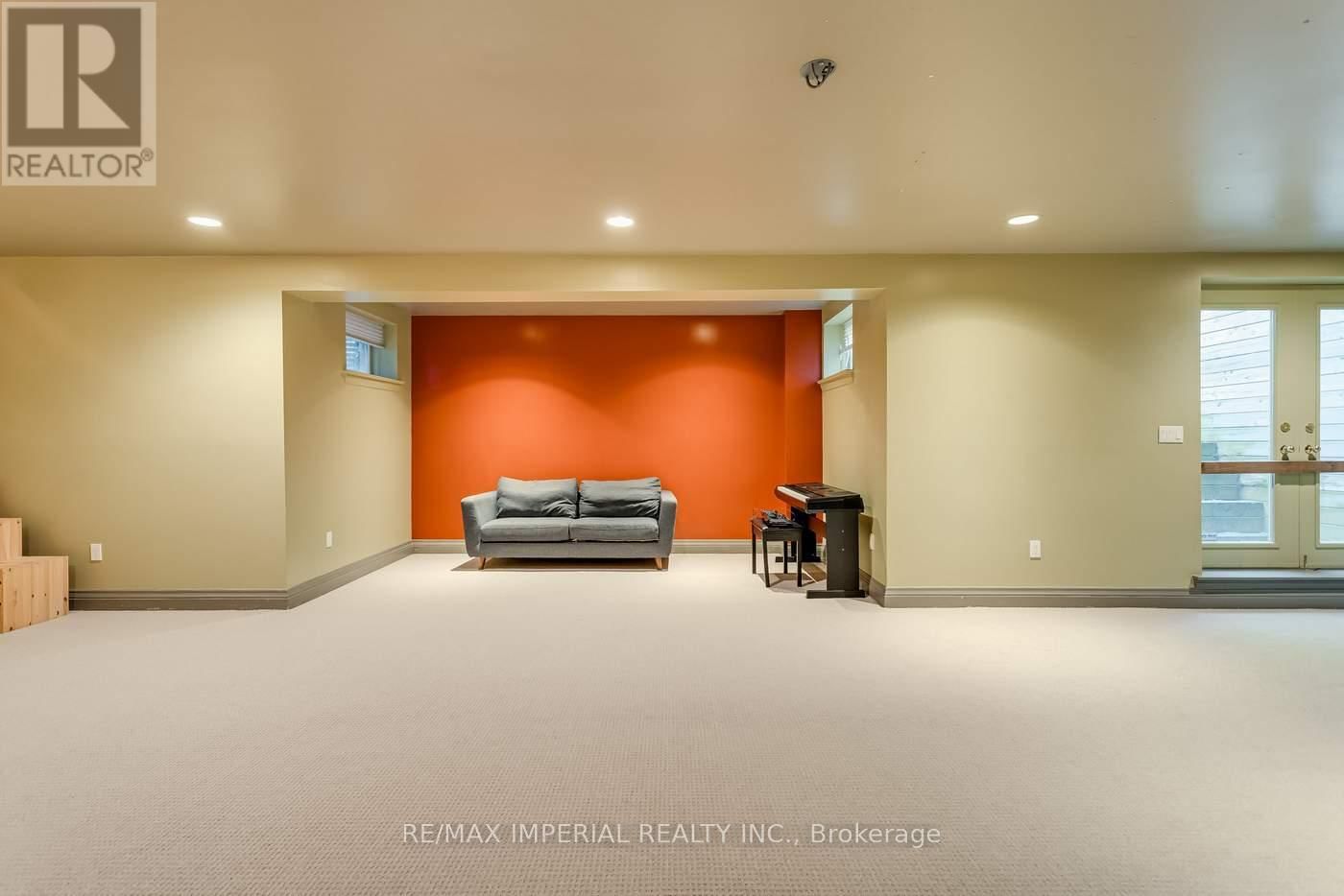 270 SPRING GARDEN AVENUE Image 41