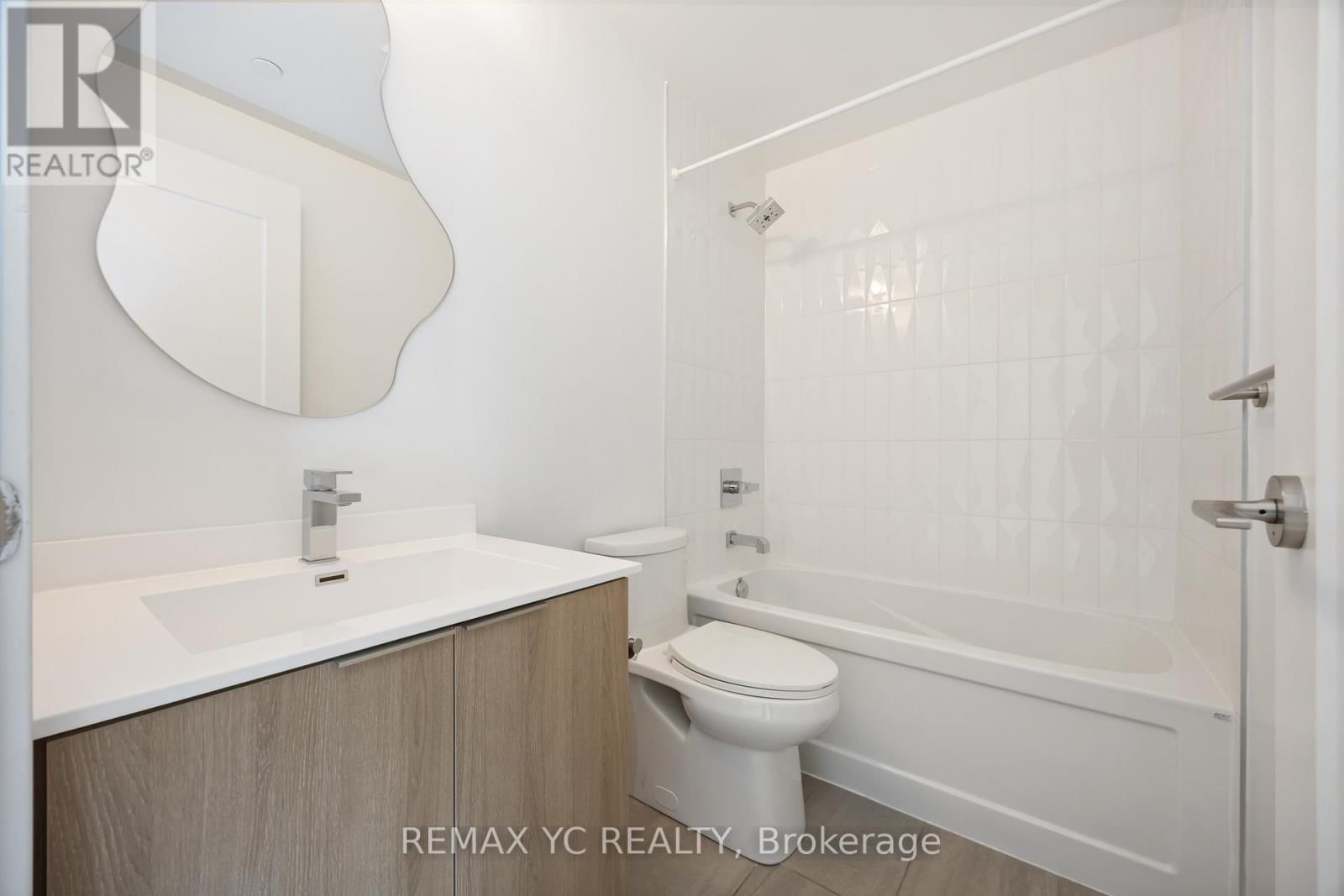 801 - 1 BELSIZE DRIVE Image 21