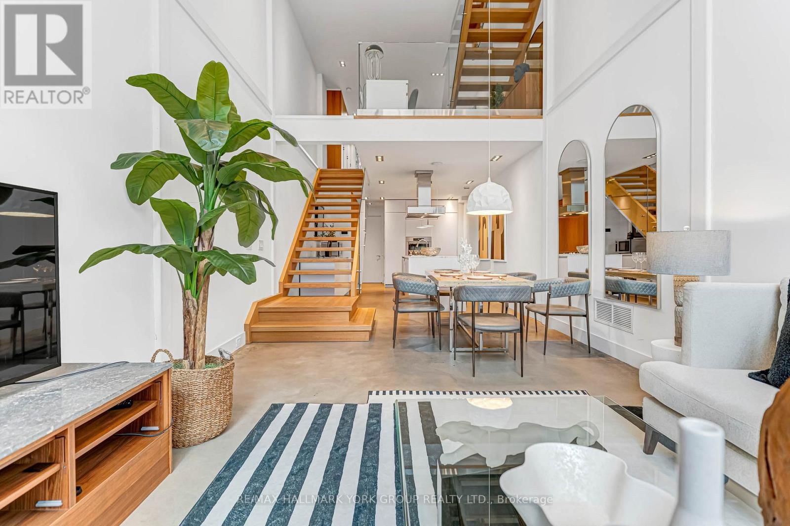 840 RICHMOND STREET WEST Image 19