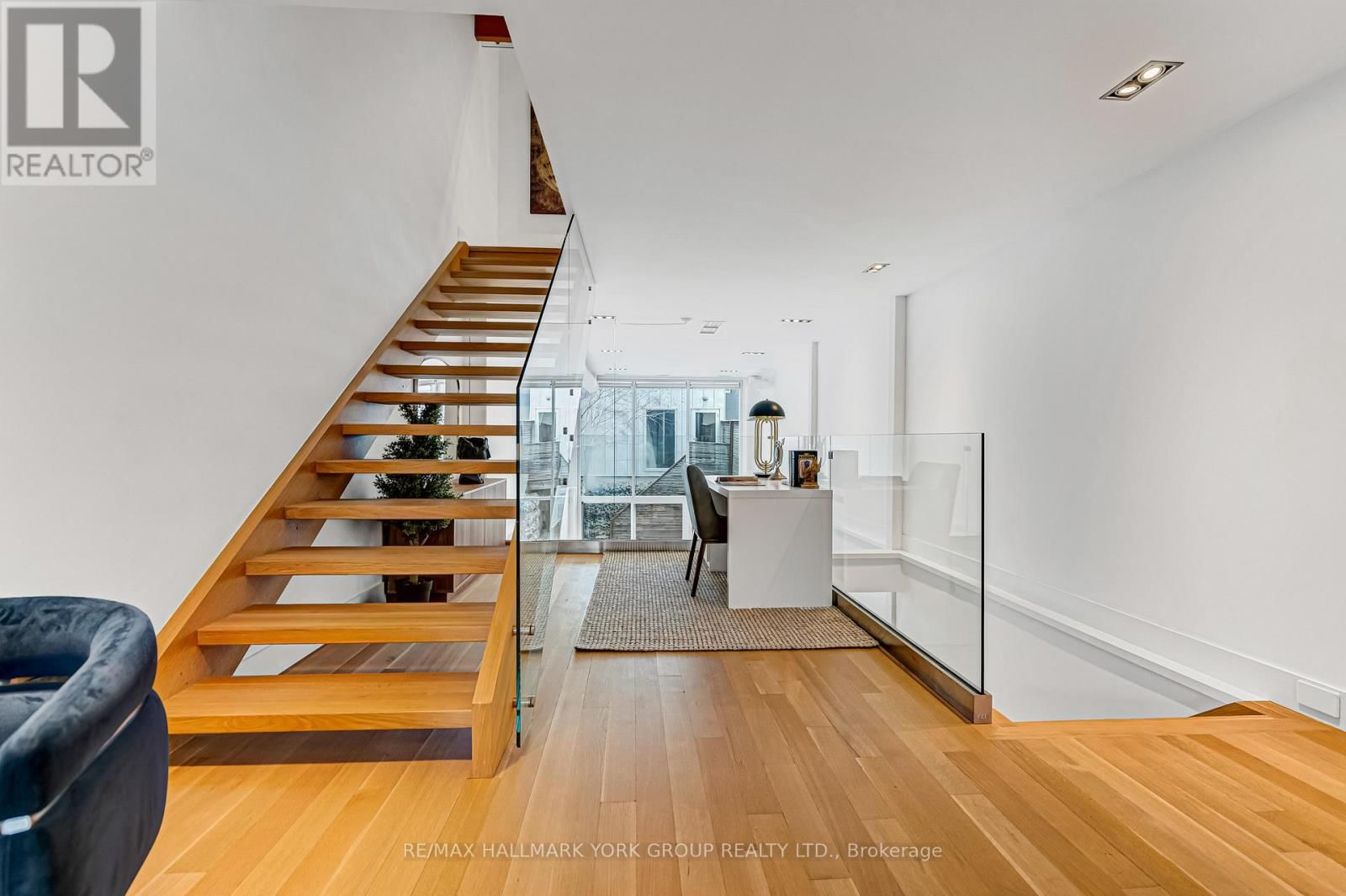 840 RICHMOND STREET WEST Image 9