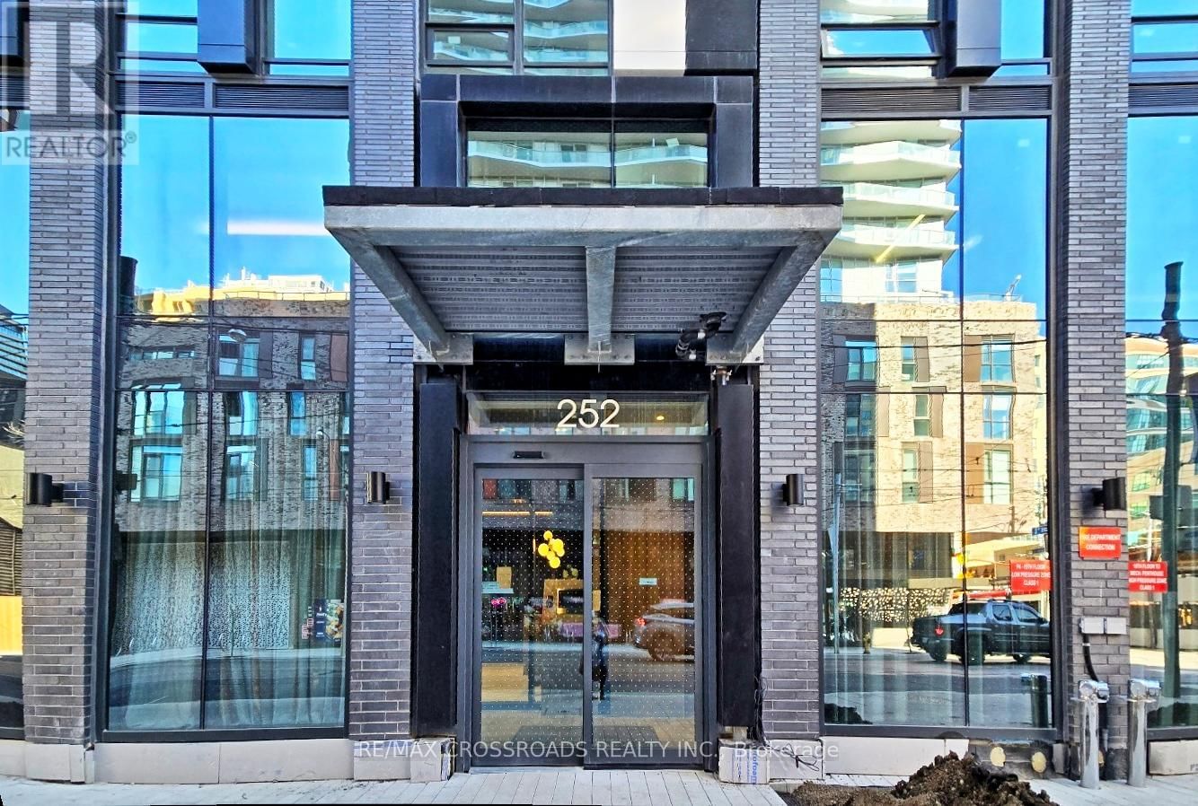 4310 - 252 CHURCH STREET Image 2