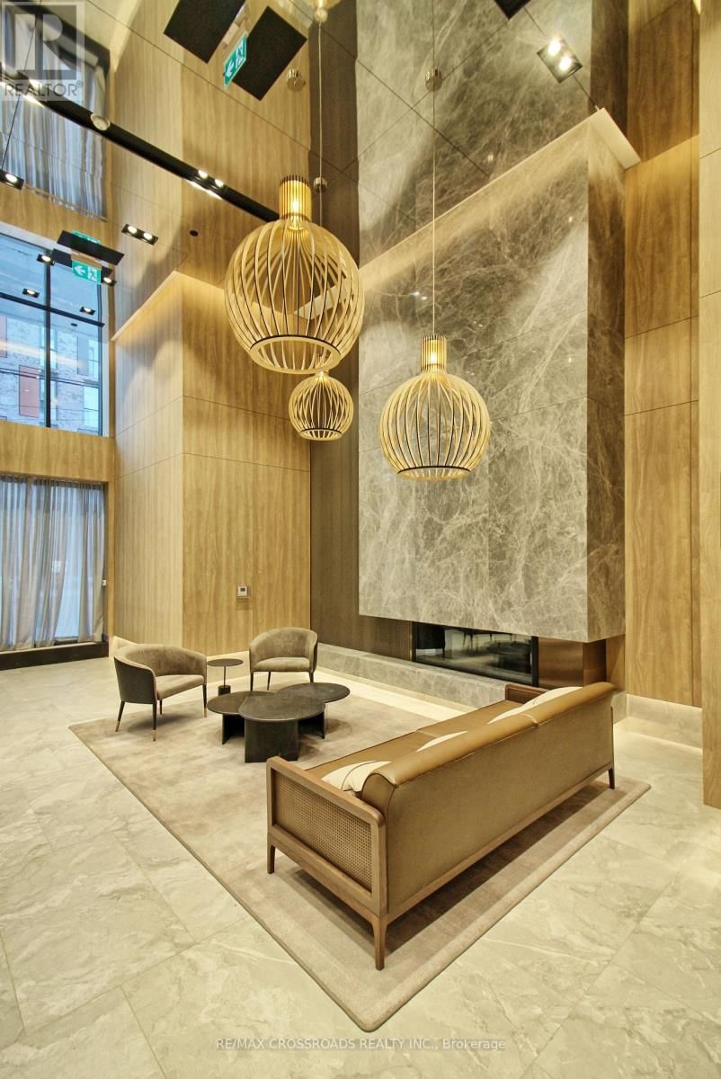 4310 - 252 CHURCH STREET Image 4