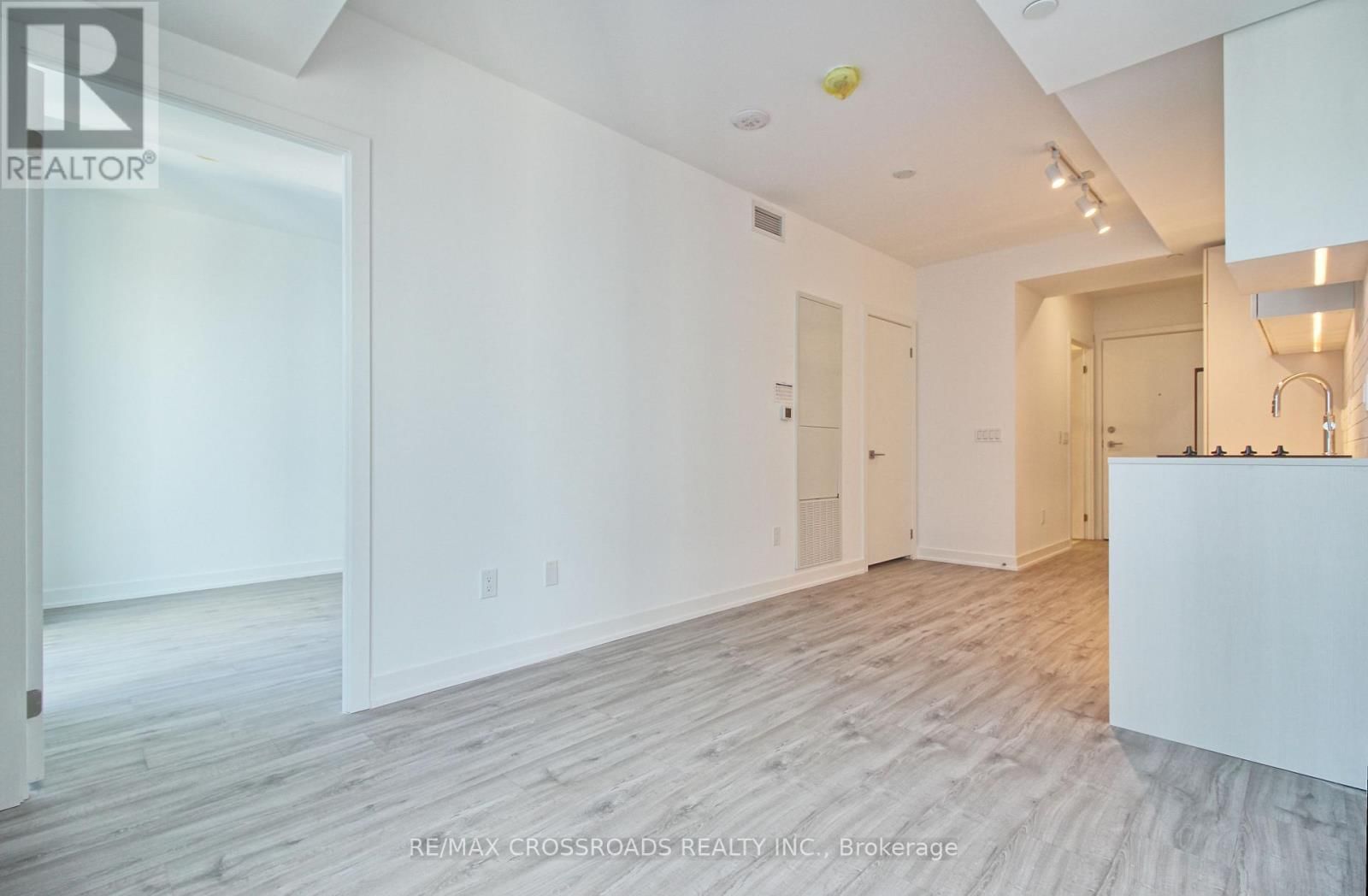 4310 - 252 CHURCH STREET Image 9