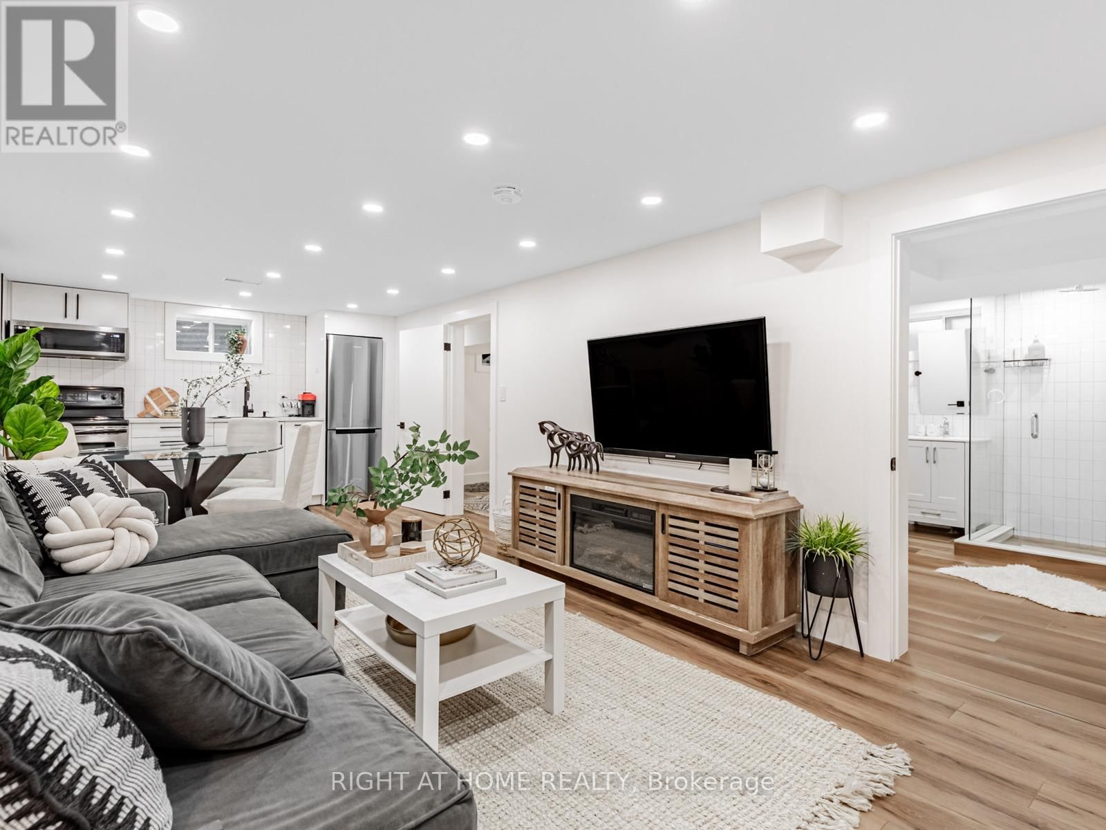 43 KINGLAND CRESCENT Image 23