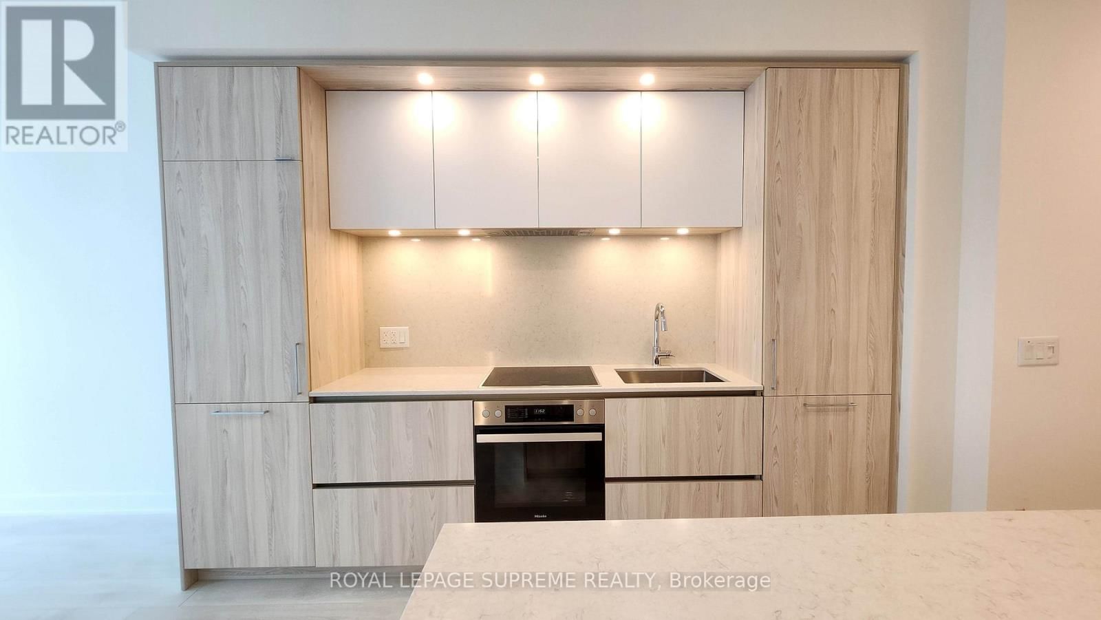 2703 - 15 MERCER STREET Image 4