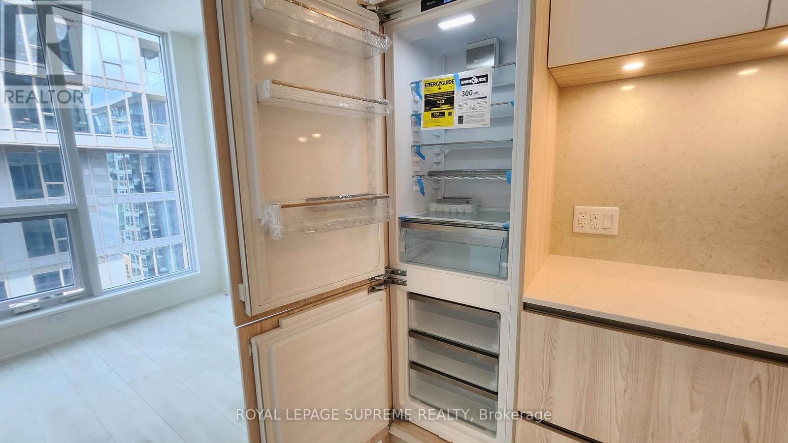 2703 - 15 MERCER STREET Image 8