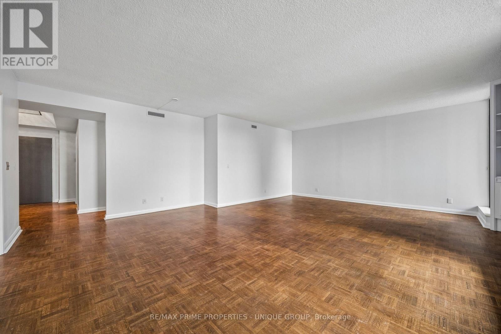 805 - 55 PRINCE ARTHUR AVENUE Image 10