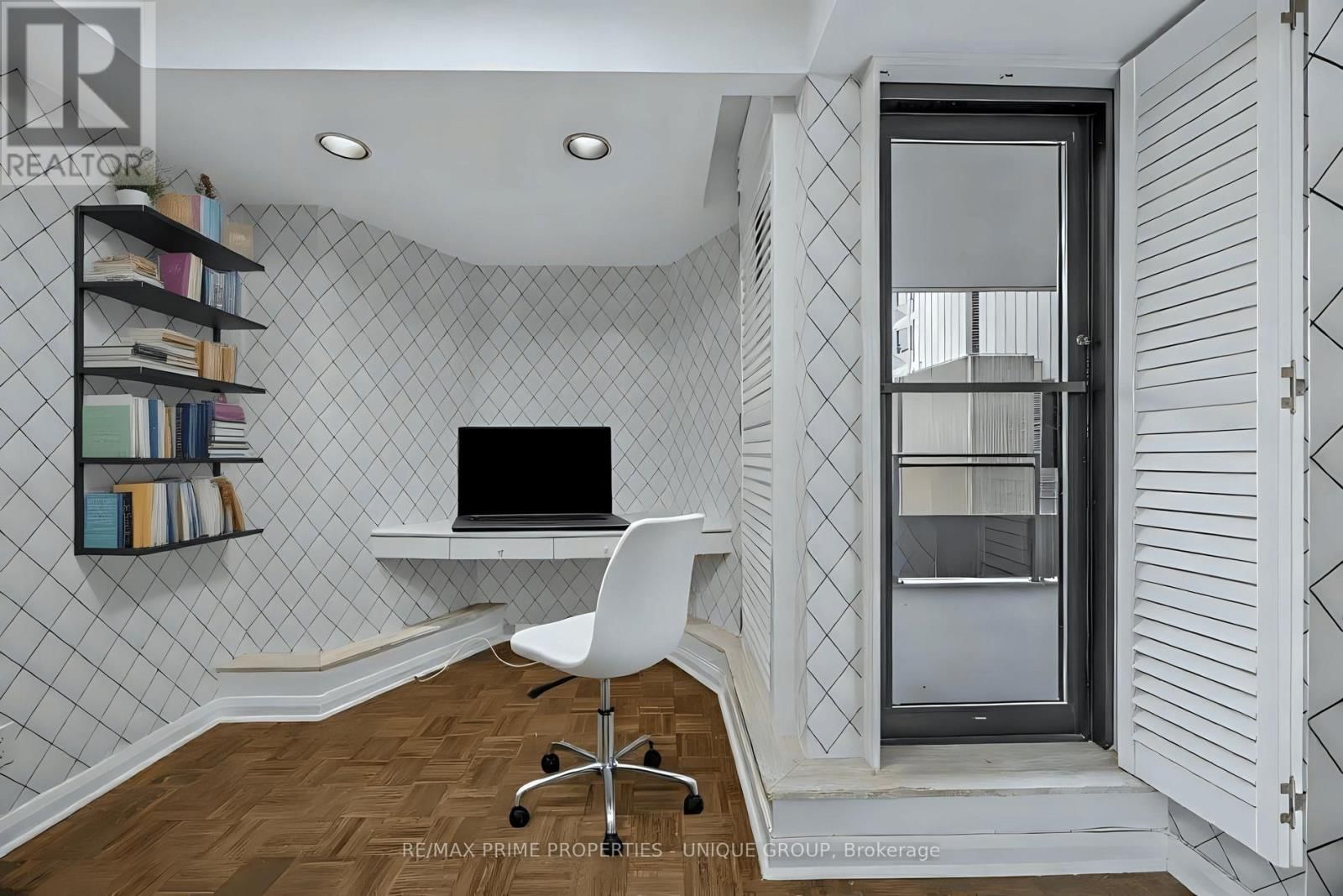 805 - 55 PRINCE ARTHUR AVENUE Image 18