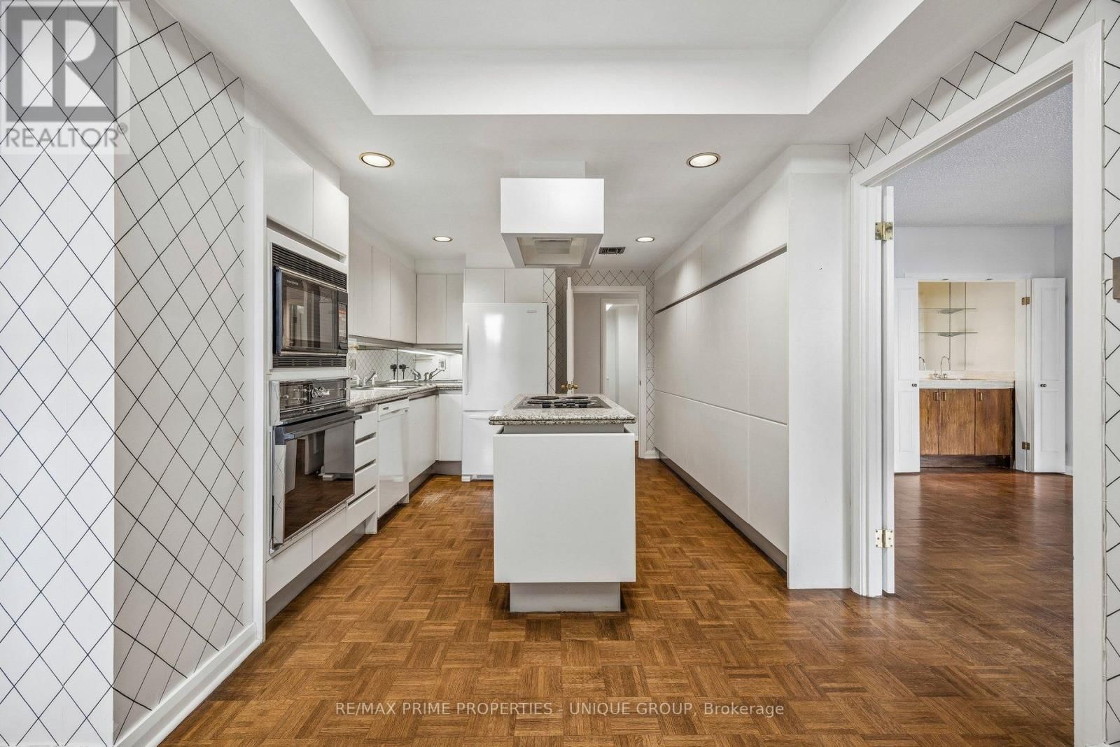 805 - 55 PRINCE ARTHUR AVENUE Image 20