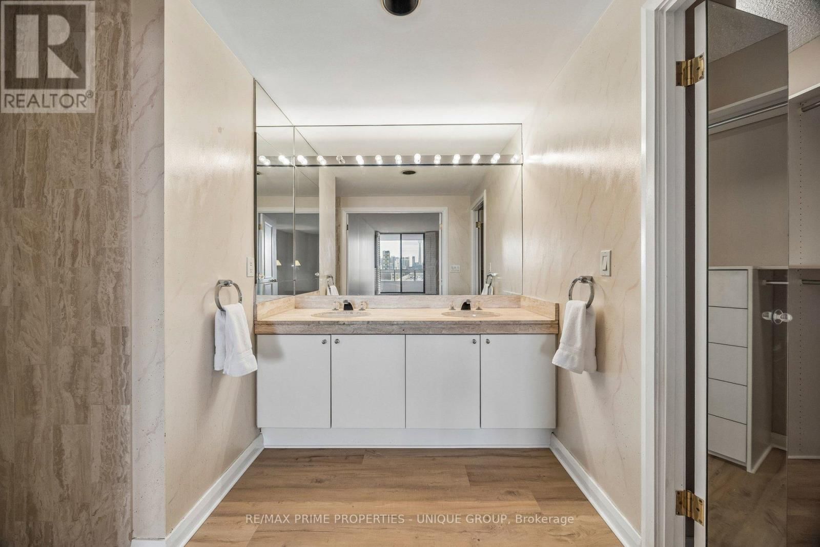 805 - 55 PRINCE ARTHUR AVENUE Image 26