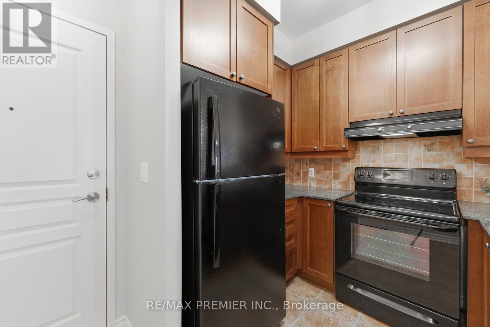 PH20 - 16 DALLIMORE CIRCLE Image 13