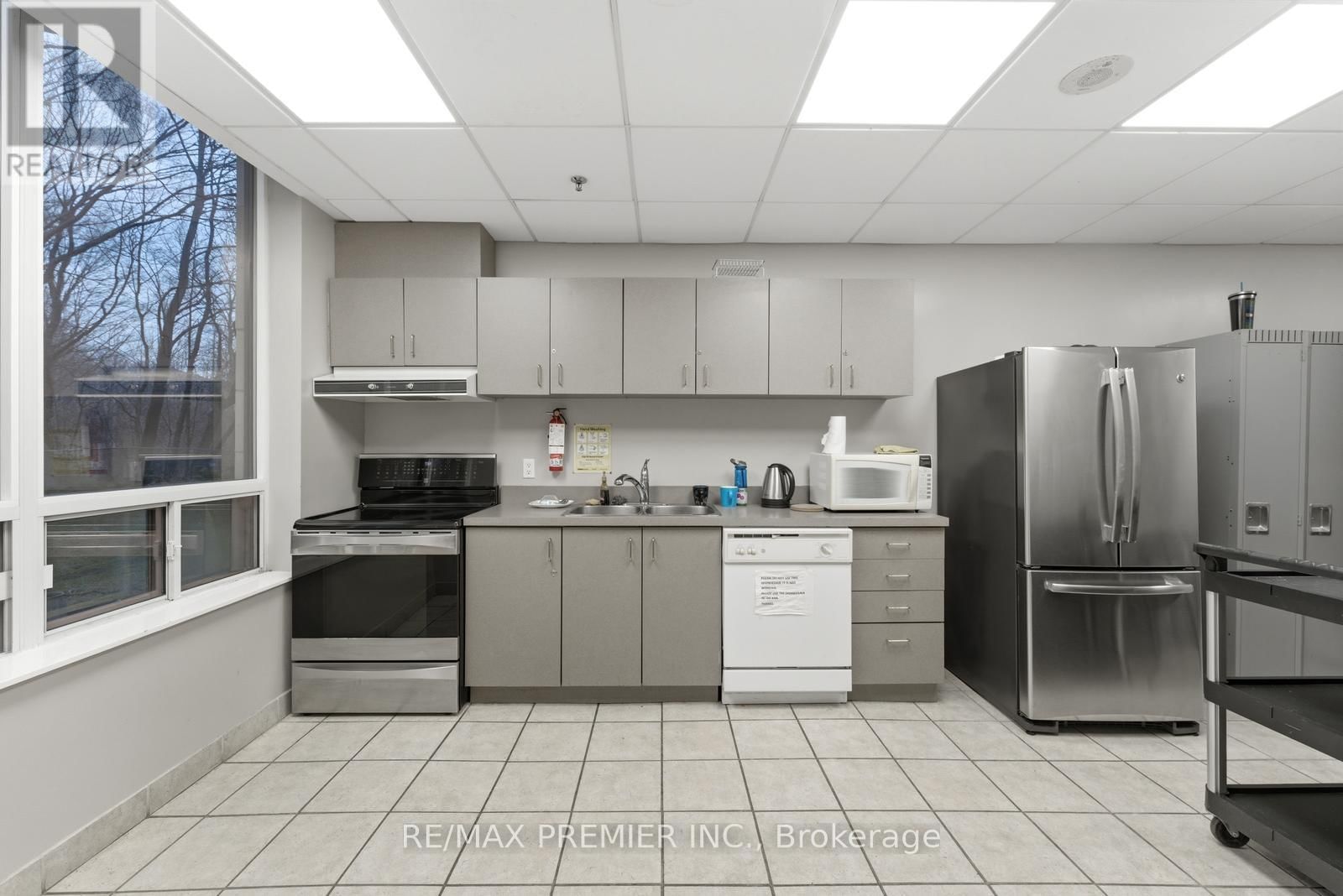 PH20 - 16 DALLIMORE CIRCLE Image 32