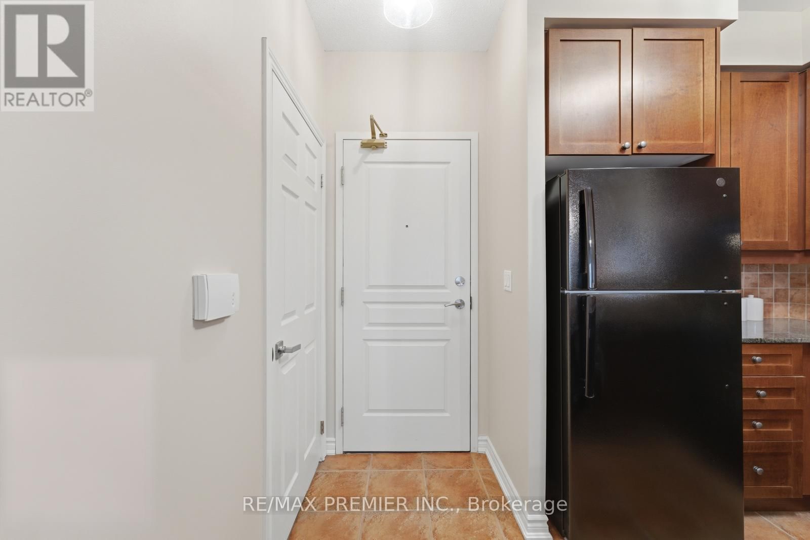 PH20 - 16 DALLIMORE CIRCLE Image 7