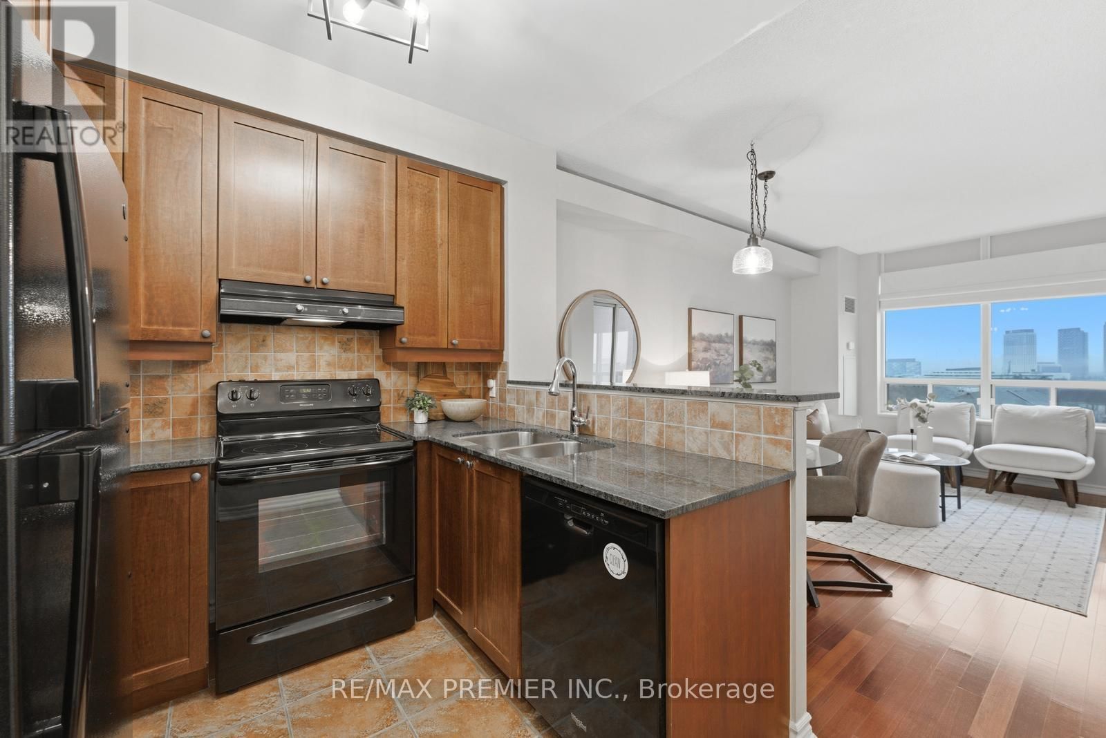 PH20 - 16 DALLIMORE CIRCLE Image 8