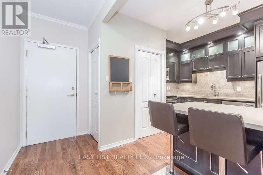 1001 - 393 KING STREET WEST Image 1