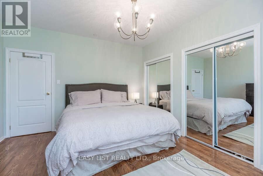 1001 - 393 KING STREET WEST Image 4