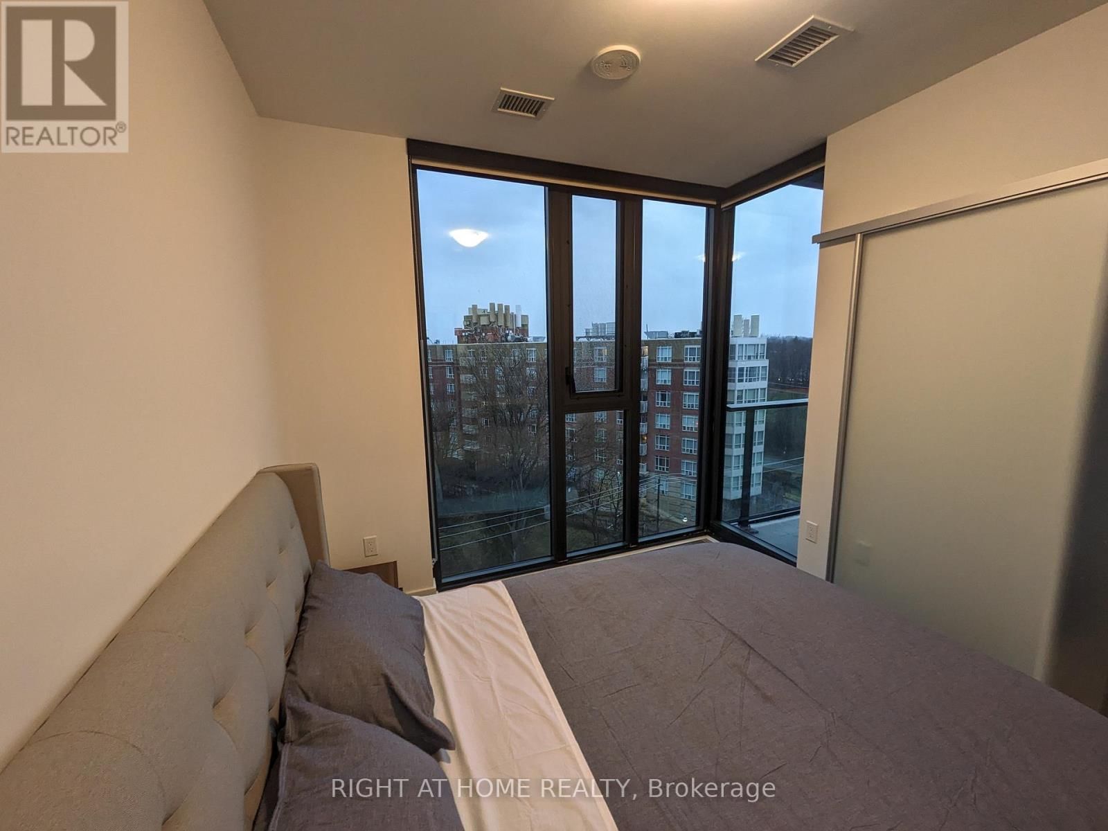 710 - 250 LAWRENCE AVENUE WEST Image 7