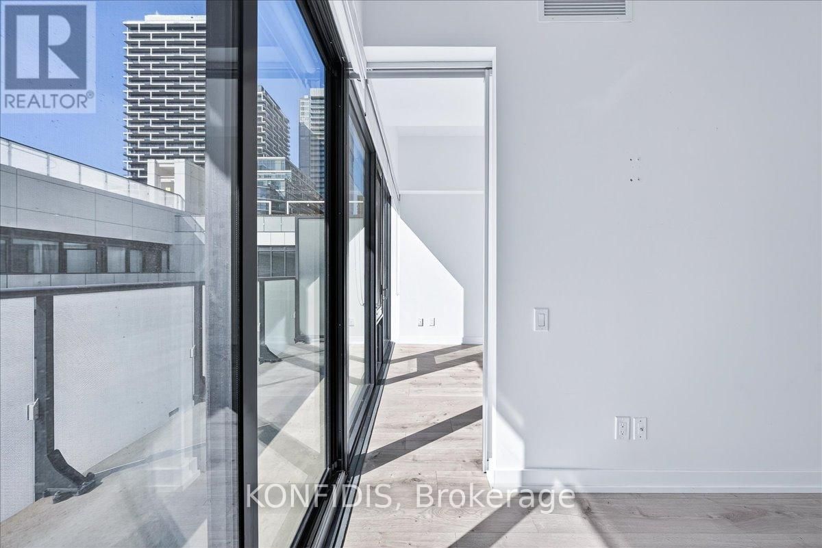 732 - 161 ROEHAMPTON AVENUE Image 12