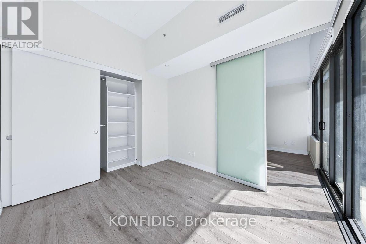 732 - 161 ROEHAMPTON AVENUE Image 15