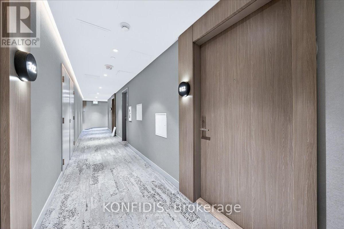 732 - 161 ROEHAMPTON AVENUE Image 2