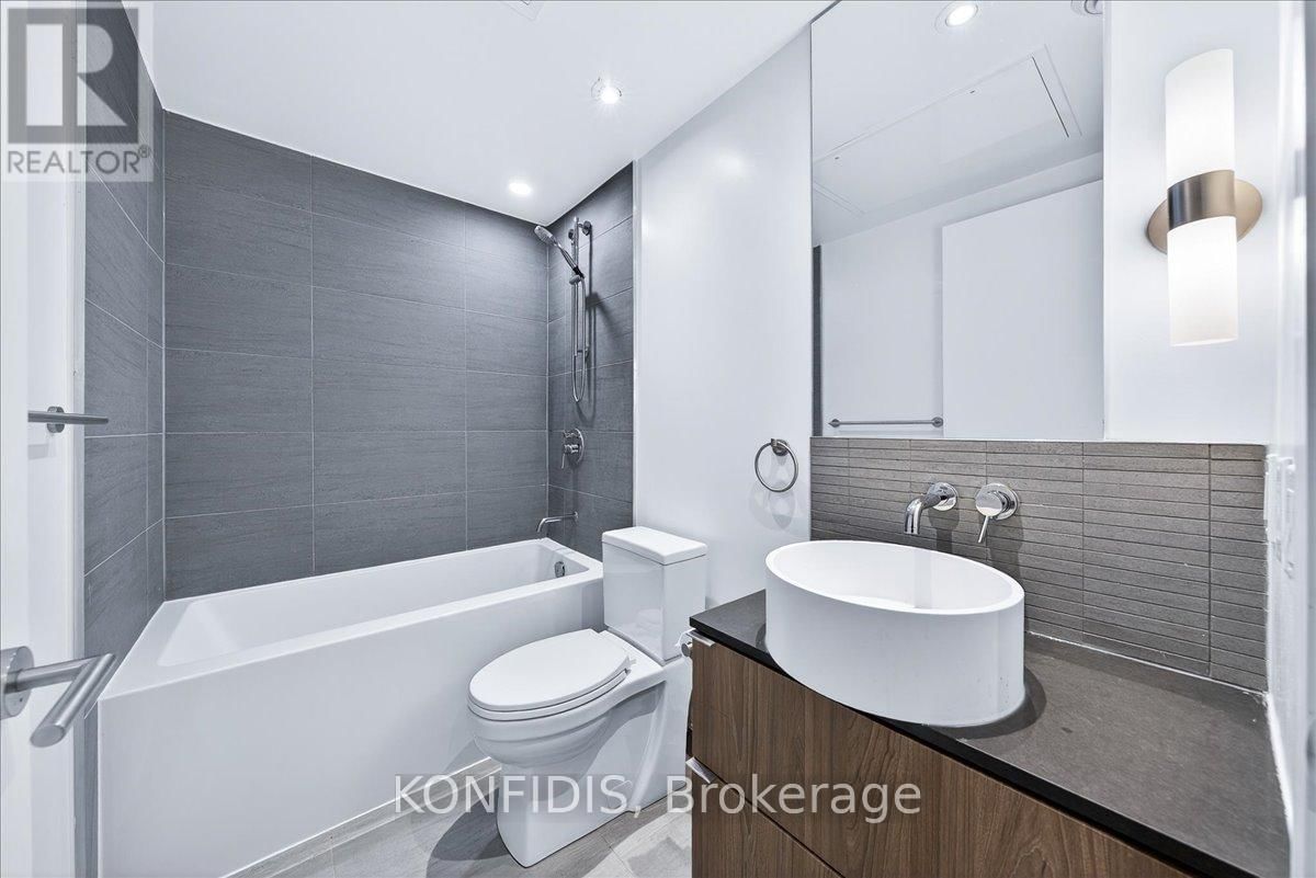 732 - 161 ROEHAMPTON AVENUE Image 4