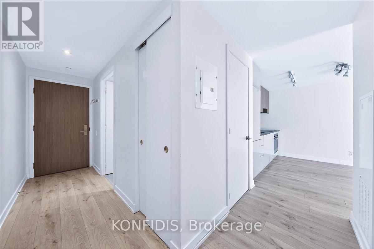 732 - 161 ROEHAMPTON AVENUE Image 5